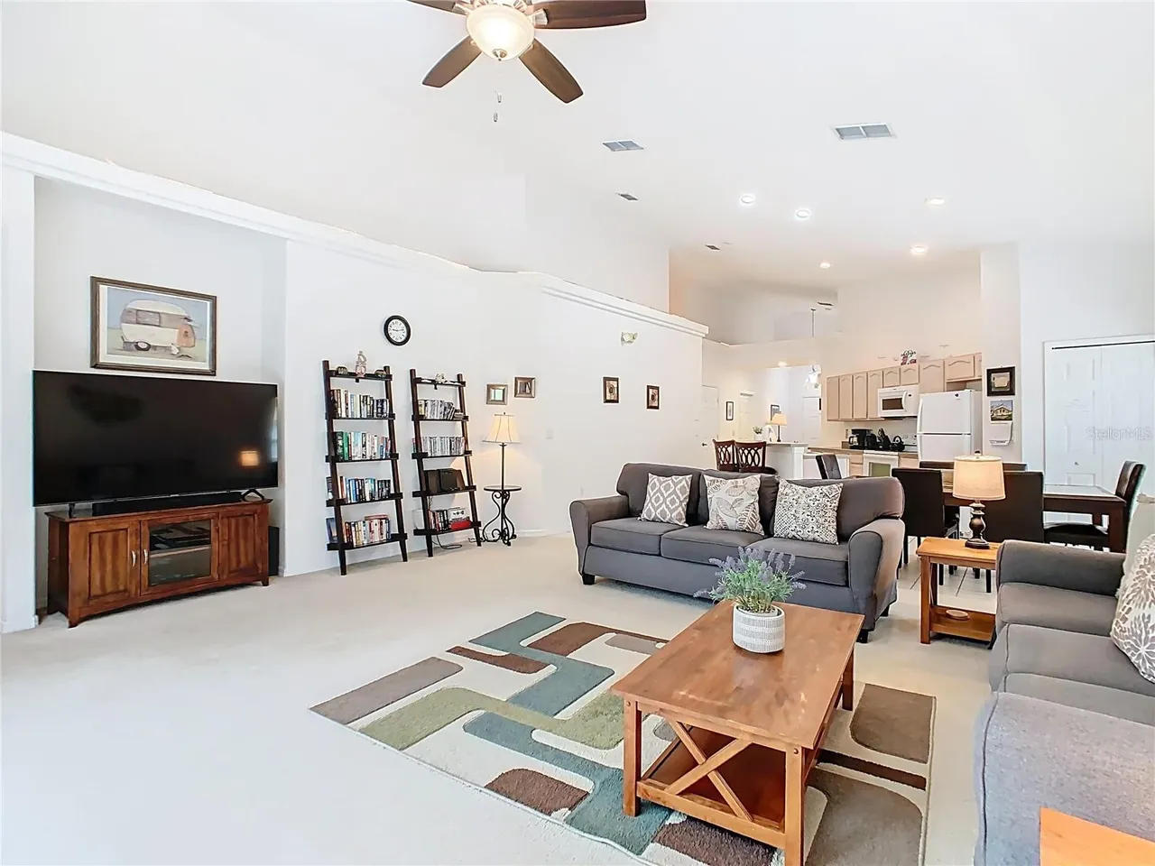 Slide show image of the Orlando Florida Home for Sale 19