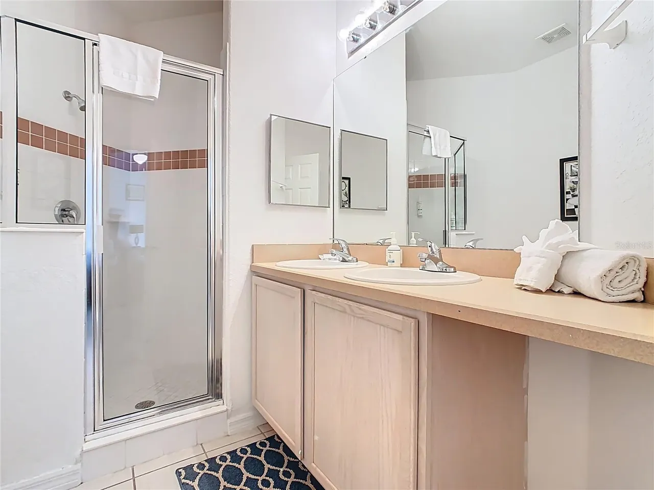 Slide show image of the Orlando Florida Home for Sale 25