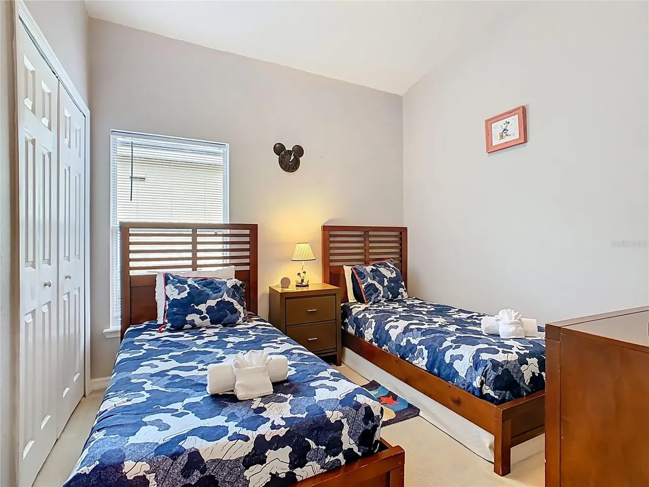 Slide show image of the Orlando Florida Home for Sale 27