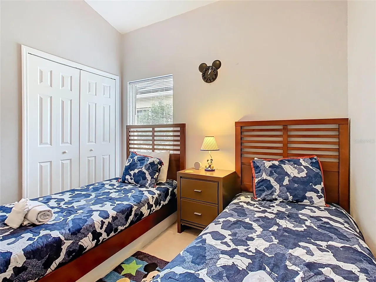 Slide show image of the Orlando Florida Home for Sale 28