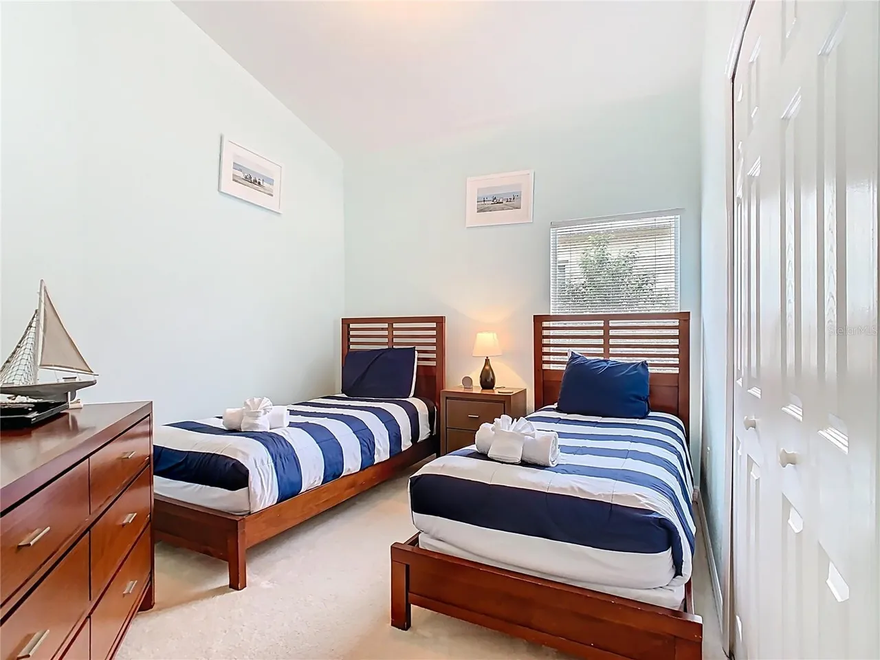 Slide show image of the Orlando Florida Home for Sale 31