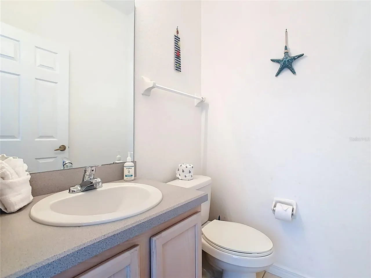 Slide show image of the Orlando Florida Home for Sale 34