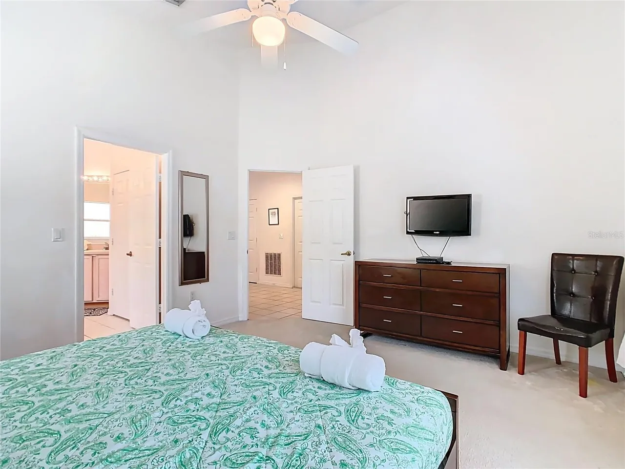 Slide show image of the Orlando Florida Home for Sale 37