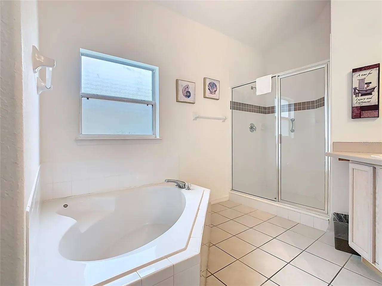 Slide show image of the Orlando Florida Home for Sale 38