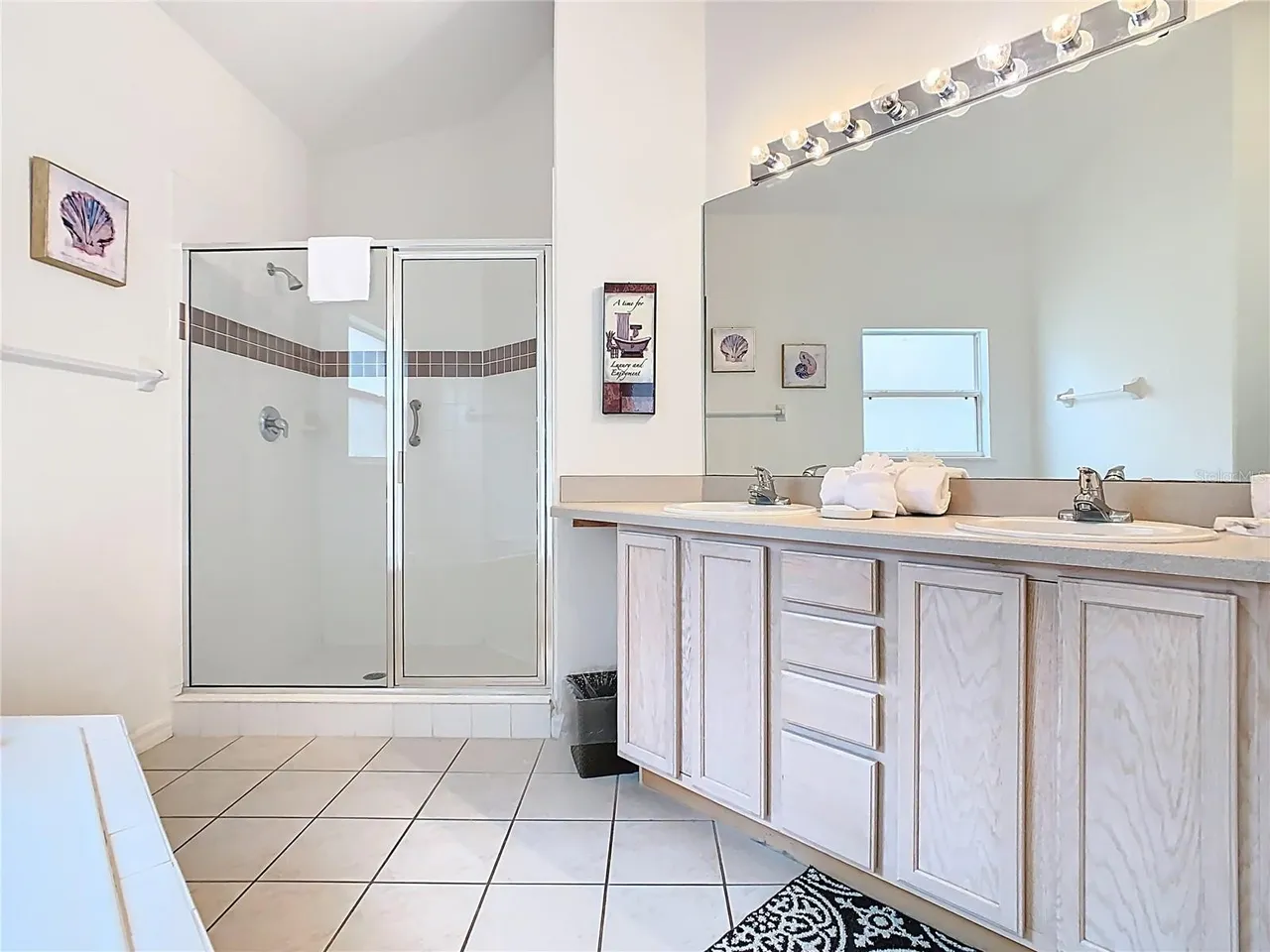 Slide show image of the Orlando Florida Home for Sale 39