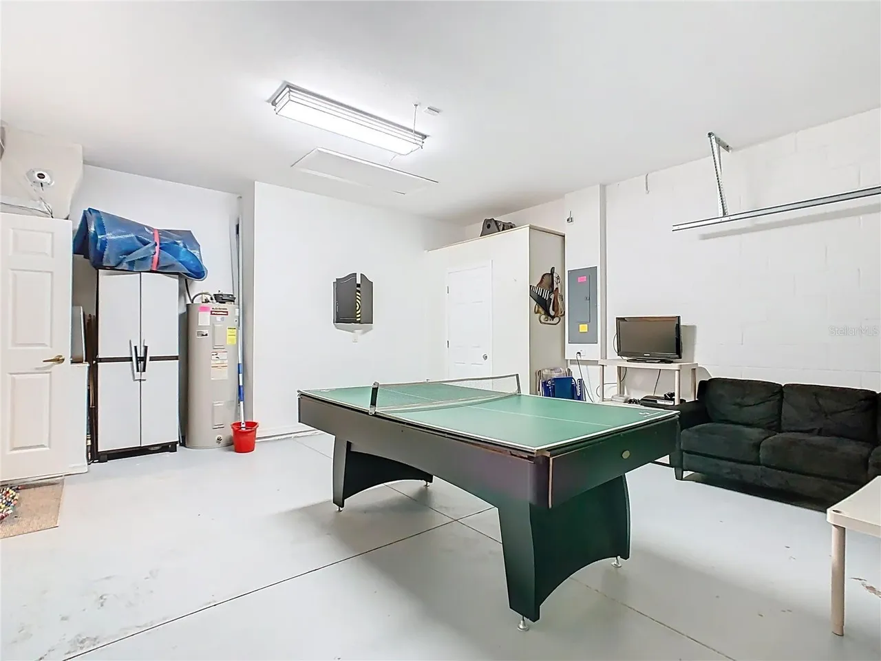 Slide show image of the Orlando Florida Home for Sale 43