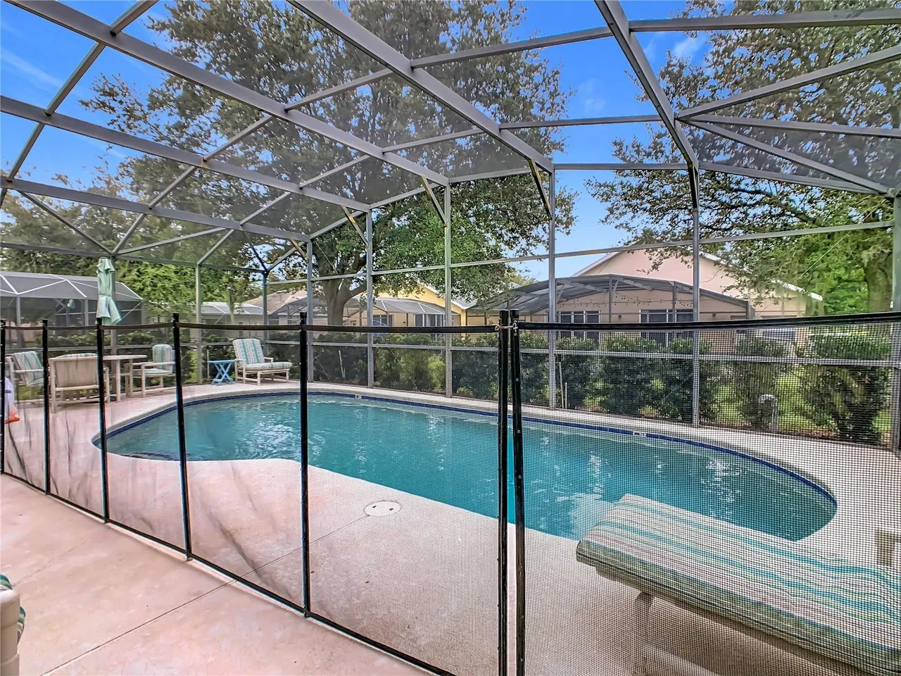 Slide show image of the Orlando Florida Home for Sale 47
