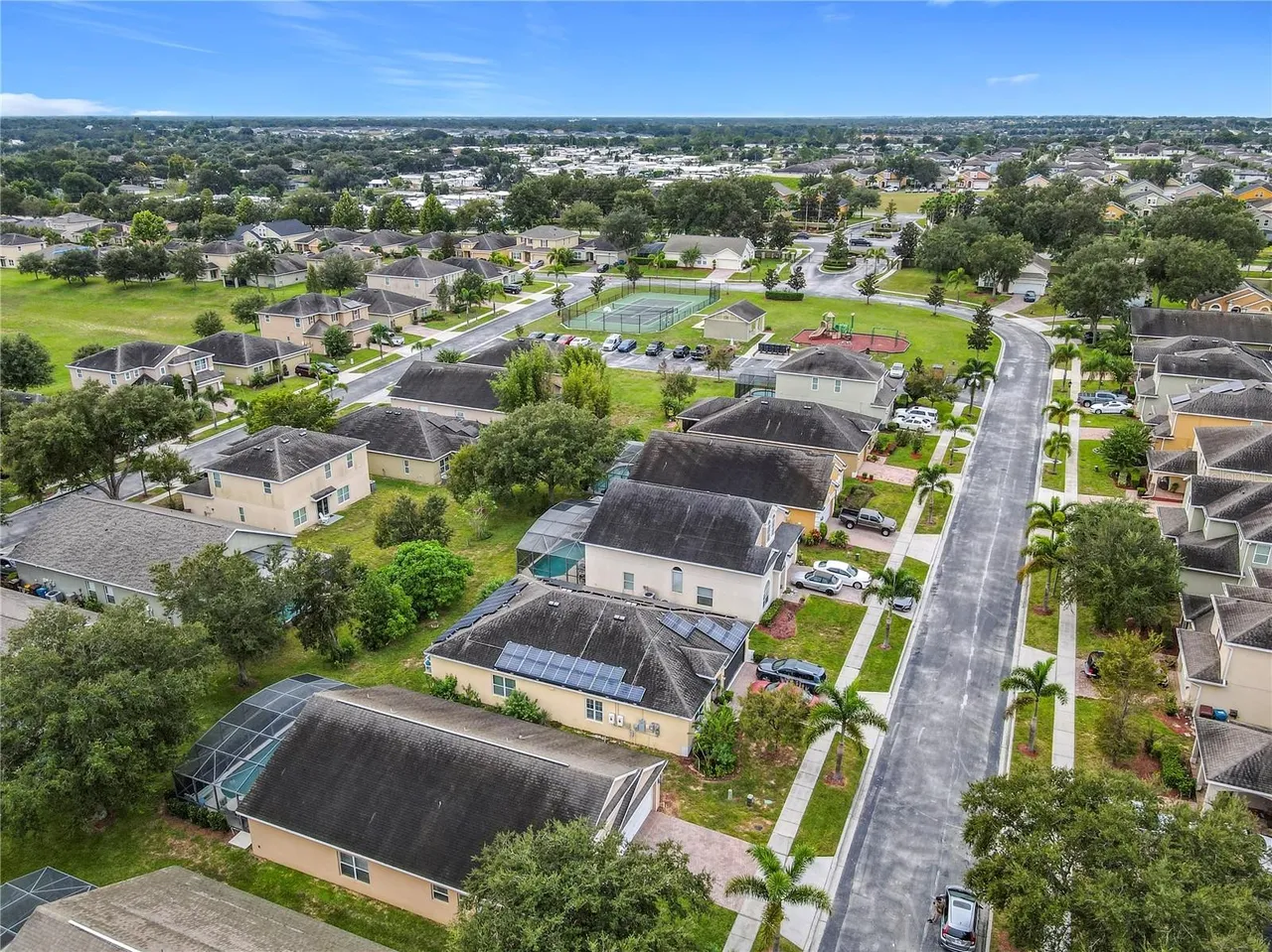 Slide show image of the Orlando Florida Home for Sale 49