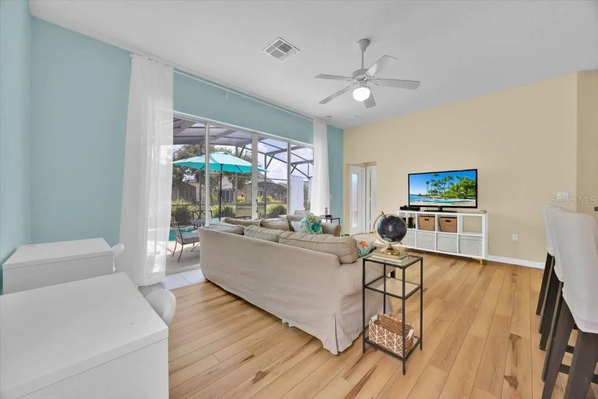 Slide show image of the Orlando Florida Home for Sale 14