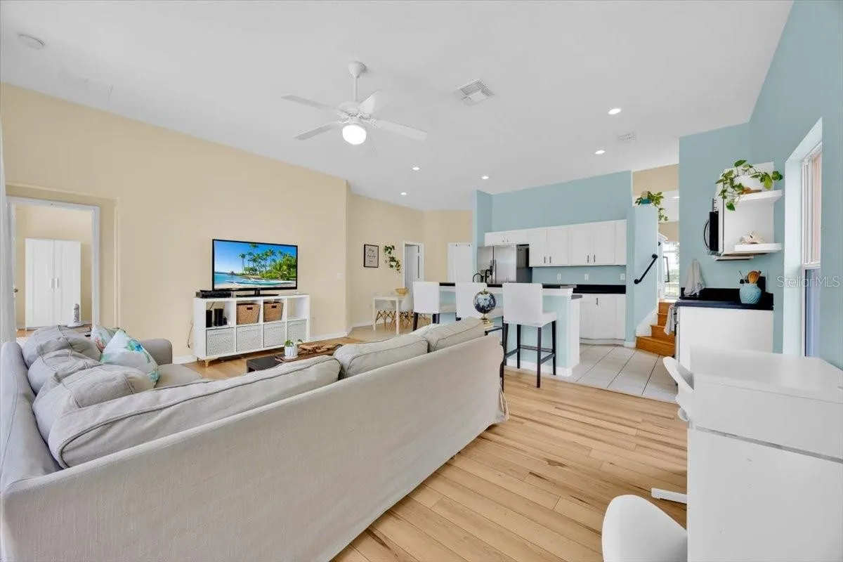 Slide show image of the Orlando Florida Home for Sale 15