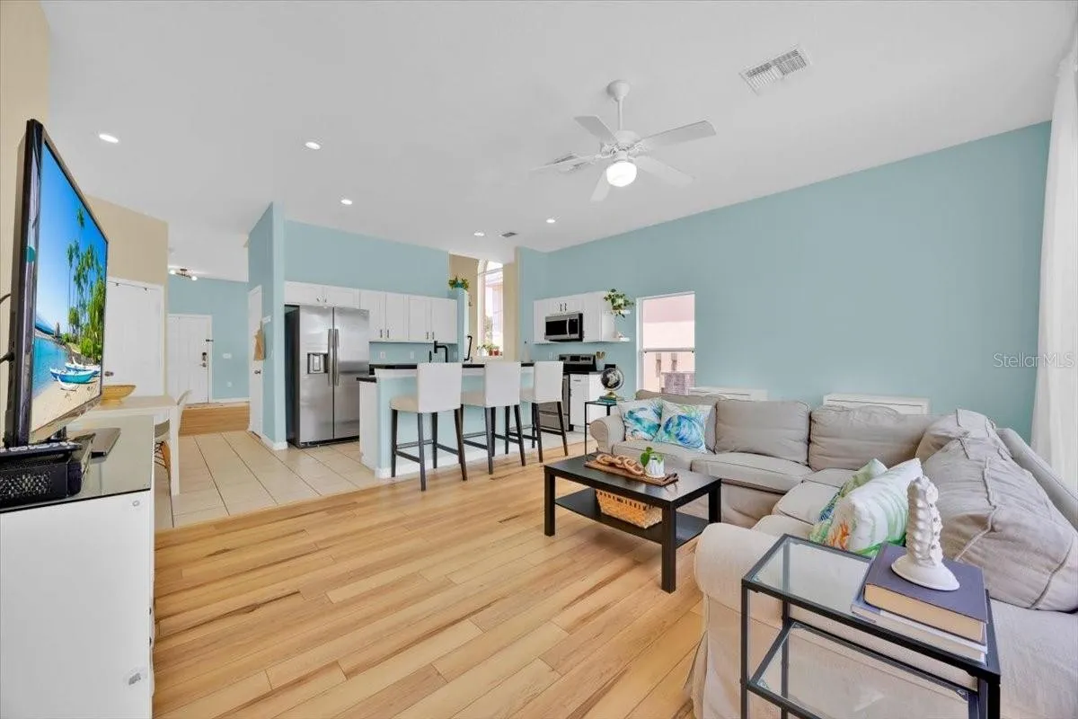 Slide show image of the Orlando Florida Home for Sale 17