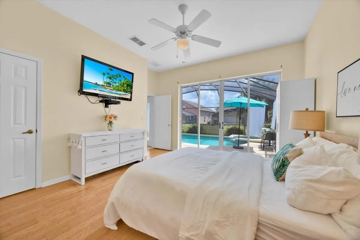 Slide show image of the Orlando Florida Home for Sale 19
