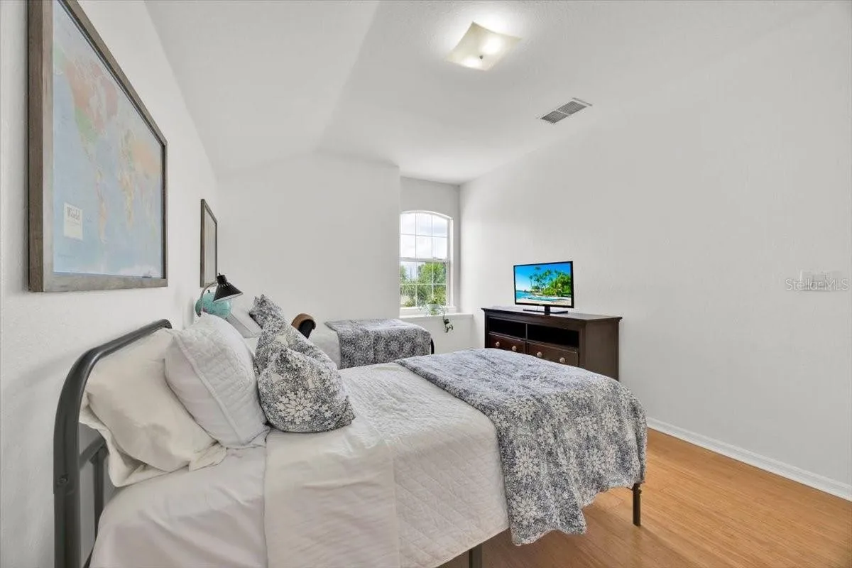 Slide show image of the Orlando Florida Home for Sale 23