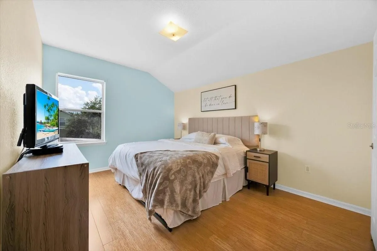 Slide show image of the Orlando Florida Home for Sale 24