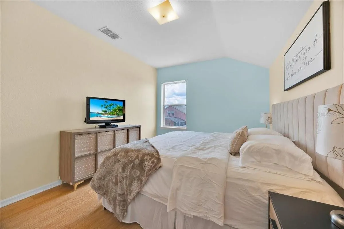 Slide show image of the Orlando Florida Home for Sale 25