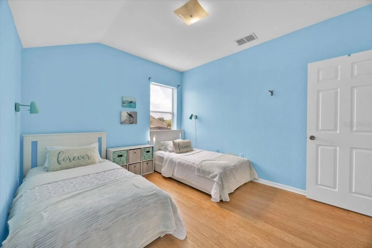 Slide show image of the Orlando Florida Home for Sale 27