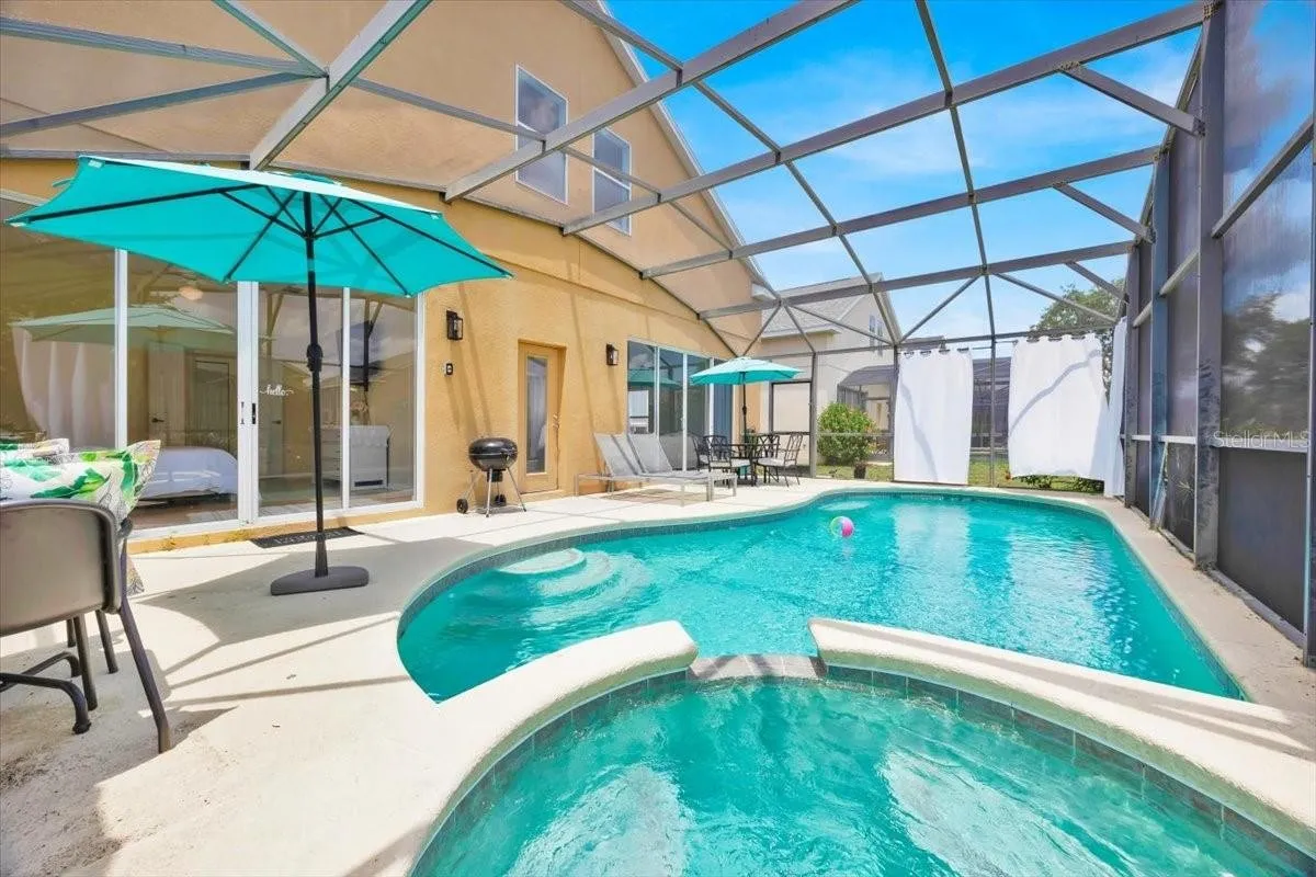 Slide show image of the Orlando Florida Home for Sale 29