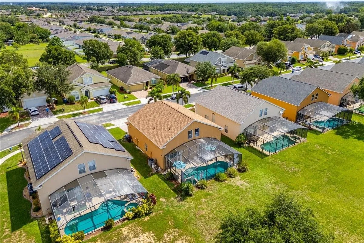 Slide show image of the Orlando Florida Home for Sale 35