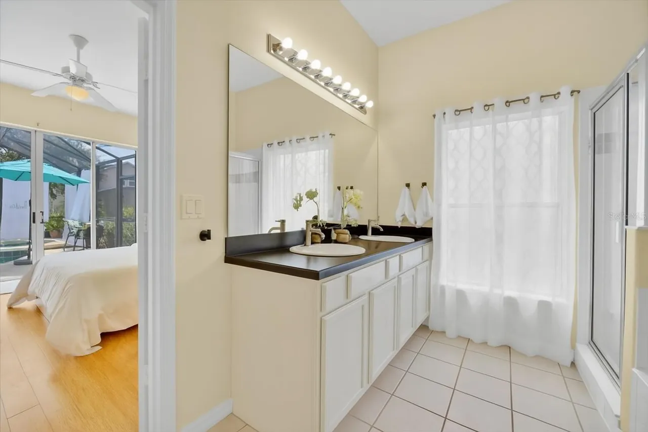 Slide show image of the Orlando Florida Home for Sale 40