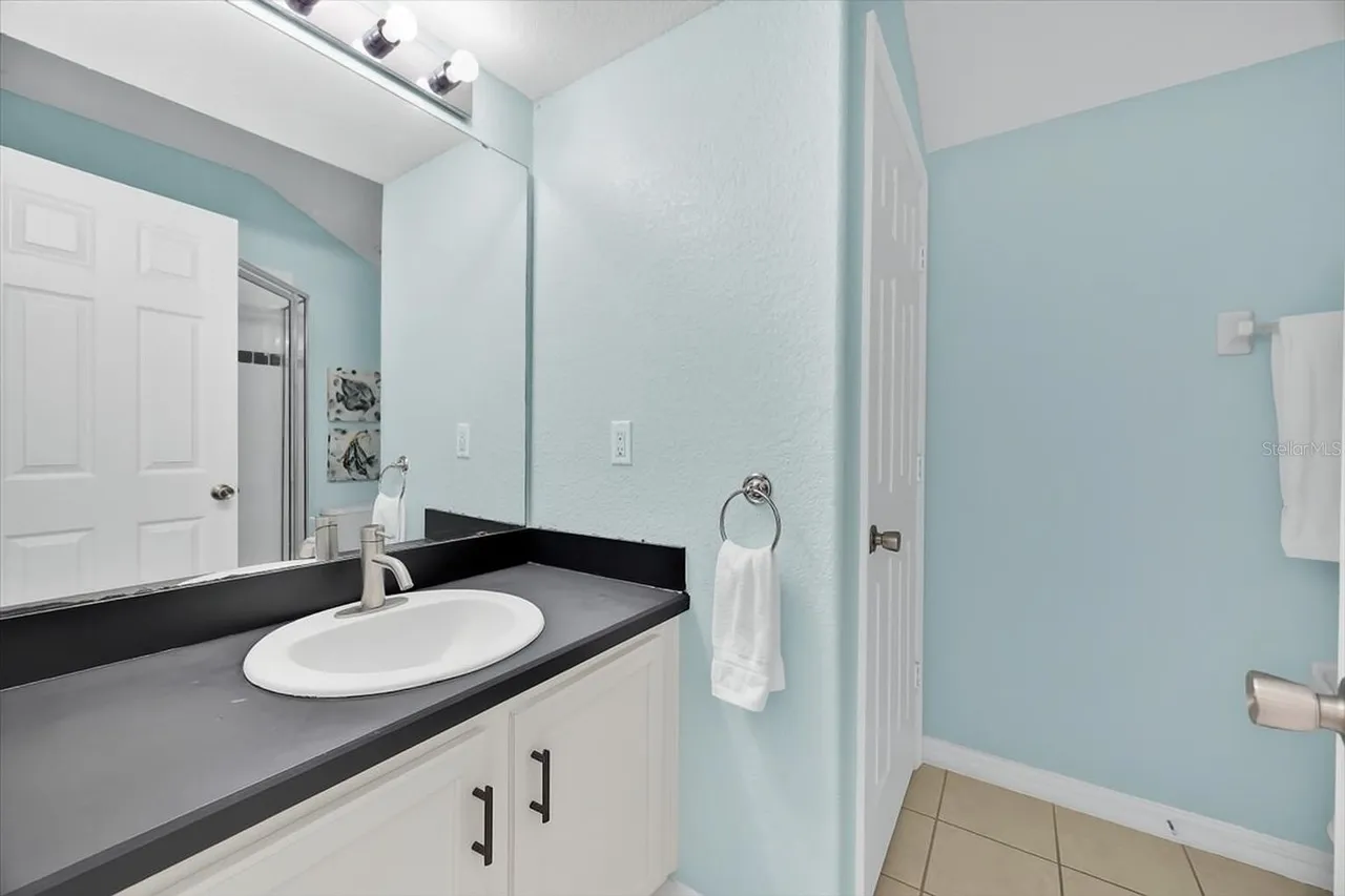 Slide show image of the Orlando Florida Home for Sale 43
