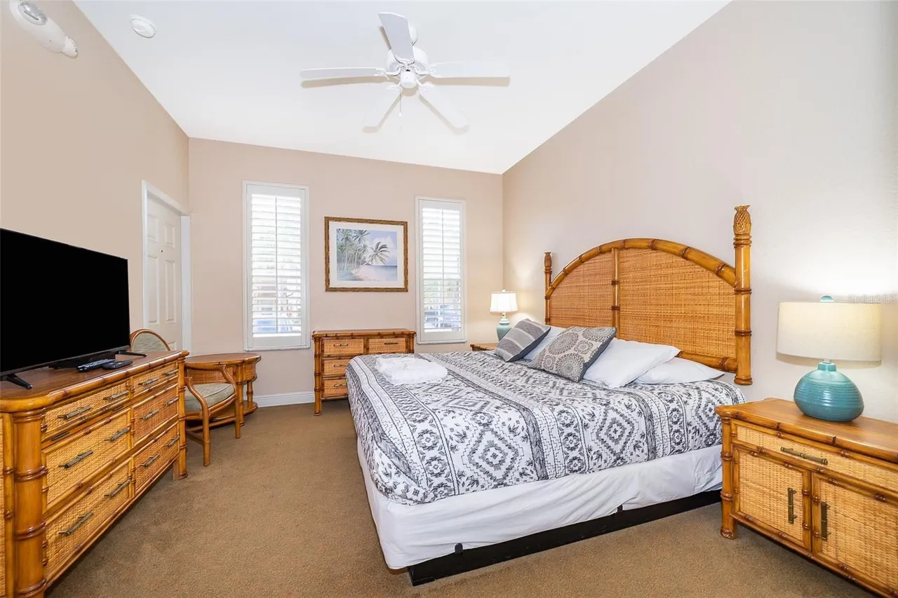 Slide show image of the Orlando Florida Home for Sale 19