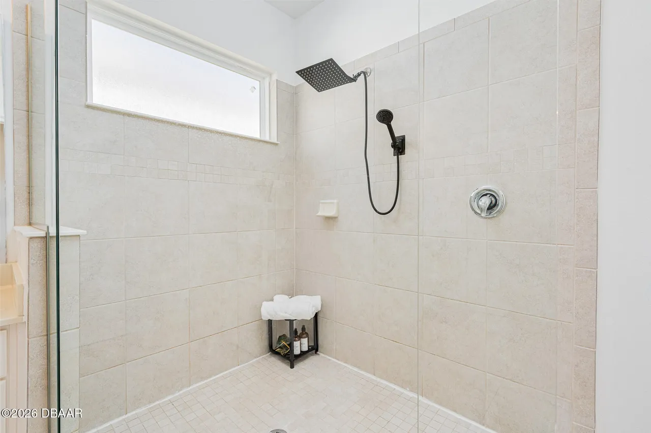 Slide show image of the Orlando Florida Home for Sale 29
