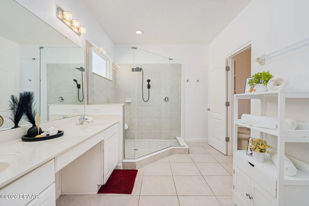 Slide show image of the Orlando Florida Home for Sale 30