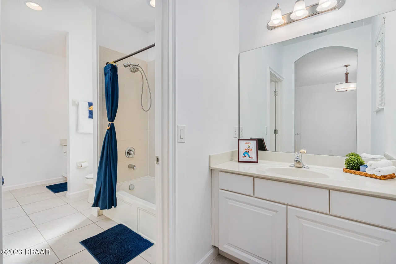 Slide show image of the Orlando Florida Home for Sale 35