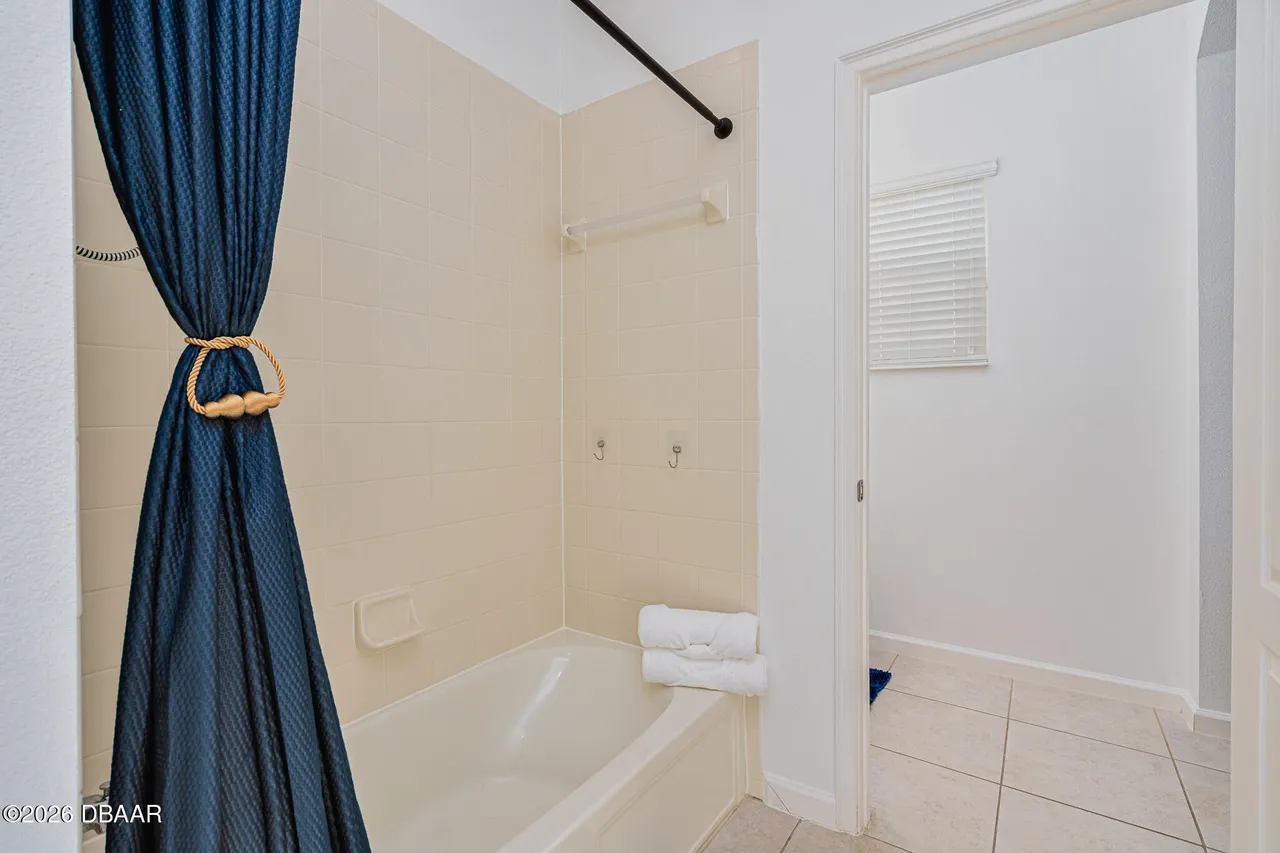 Slide show image of the Orlando Florida Home for Sale 36