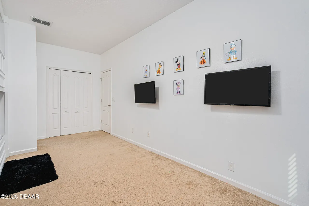 Slide show image of the Orlando Florida Home for Sale 41