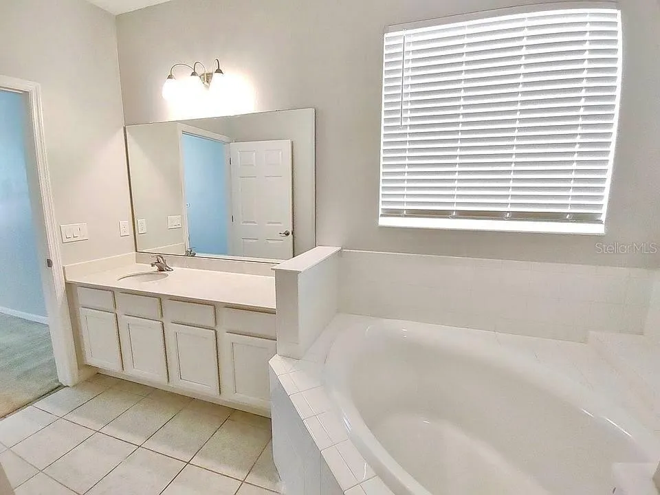 Slide show image of the Orlando Florida Home for Sale 12