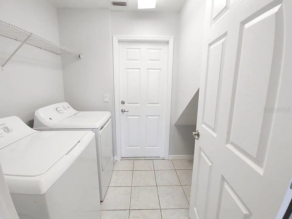 Slide show image of the Orlando Florida Home for Sale 16