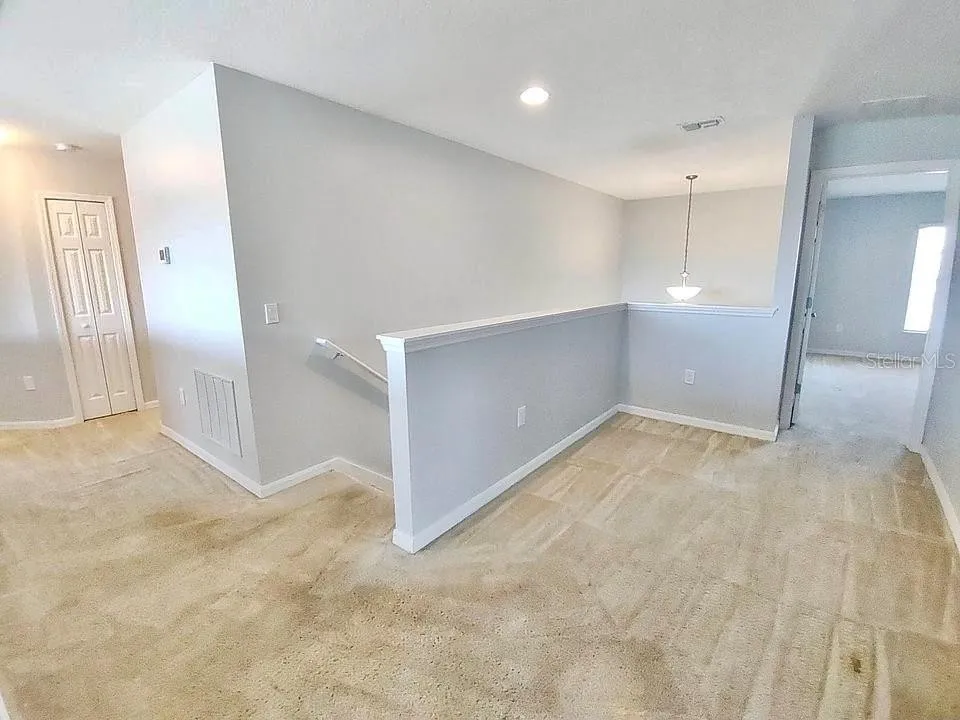 Slide show image of the Orlando Florida Home for Sale 18