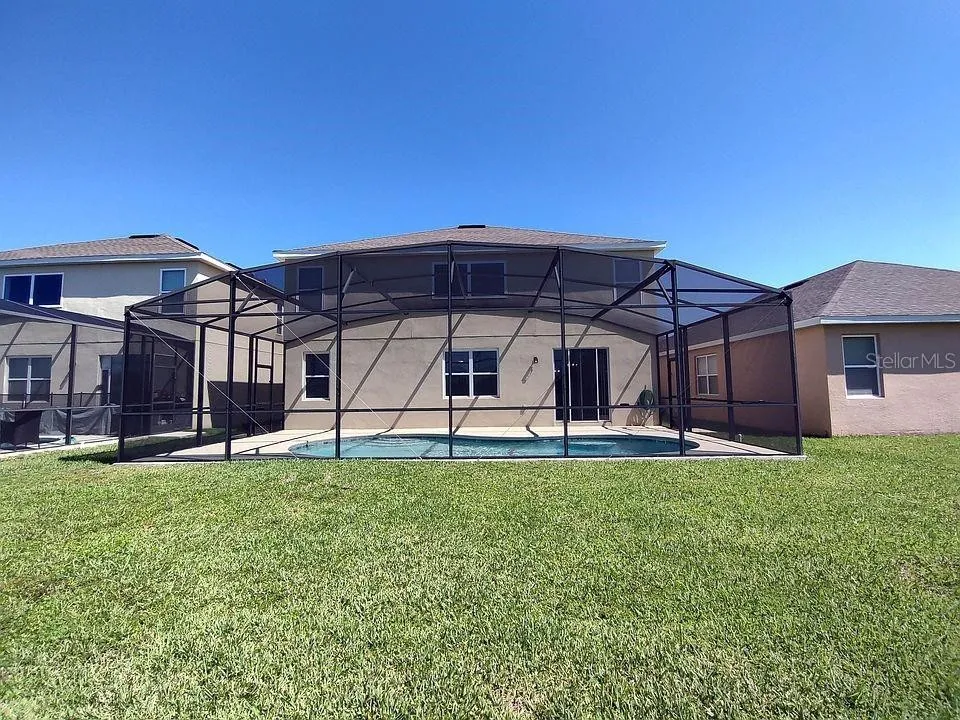 Slide show image of the Orlando Florida Home for Sale 29