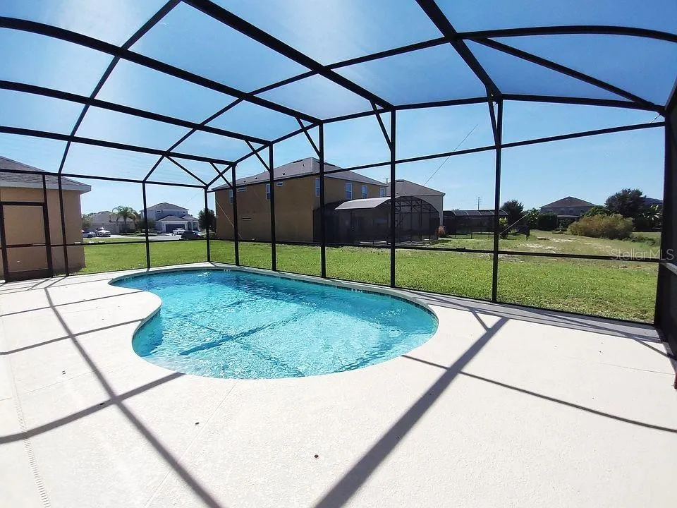 Slide show image of the Orlando Florida Home for Sale 32