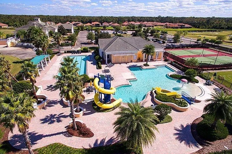 Slide show image of the Orlando Florida Home for Sale 35