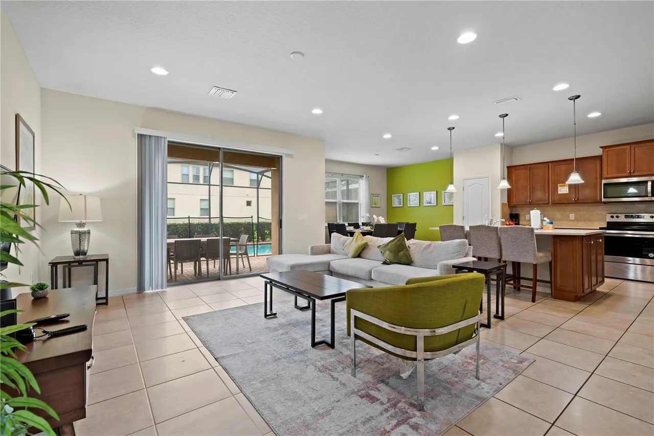 Slide show image of the Orlando Florida Home for Sale 11