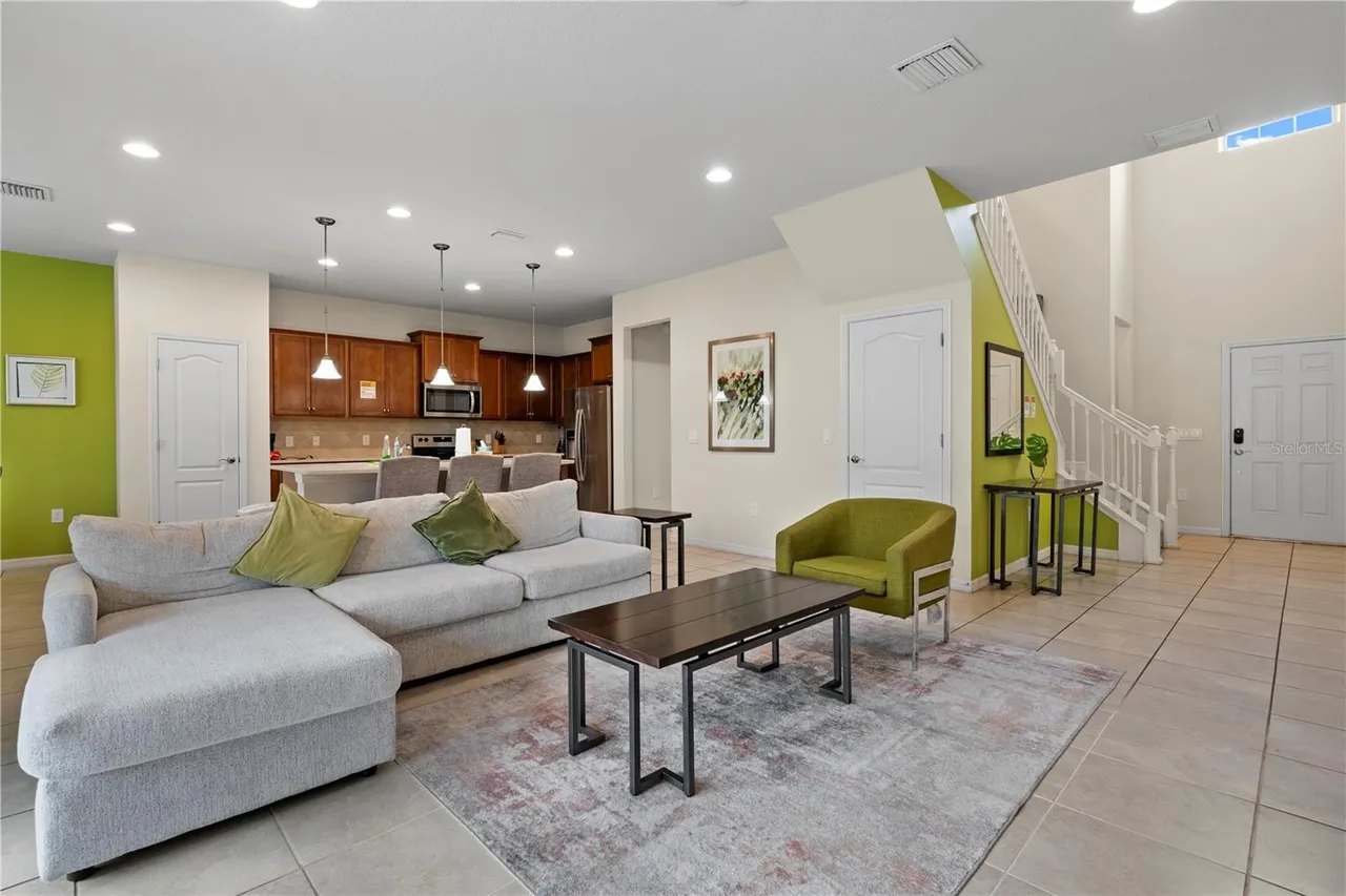 Slide show image of the Orlando Florida Home for Sale 12