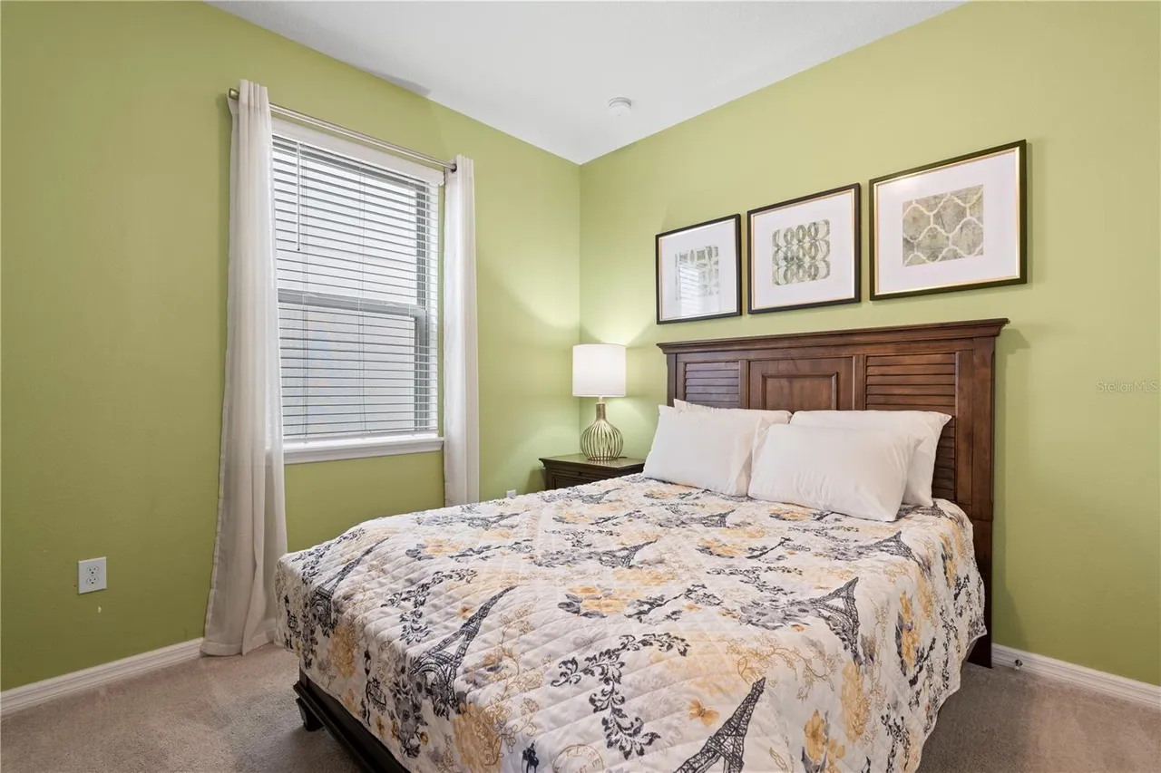 Slide show image of the Orlando Florida Home for Sale 15