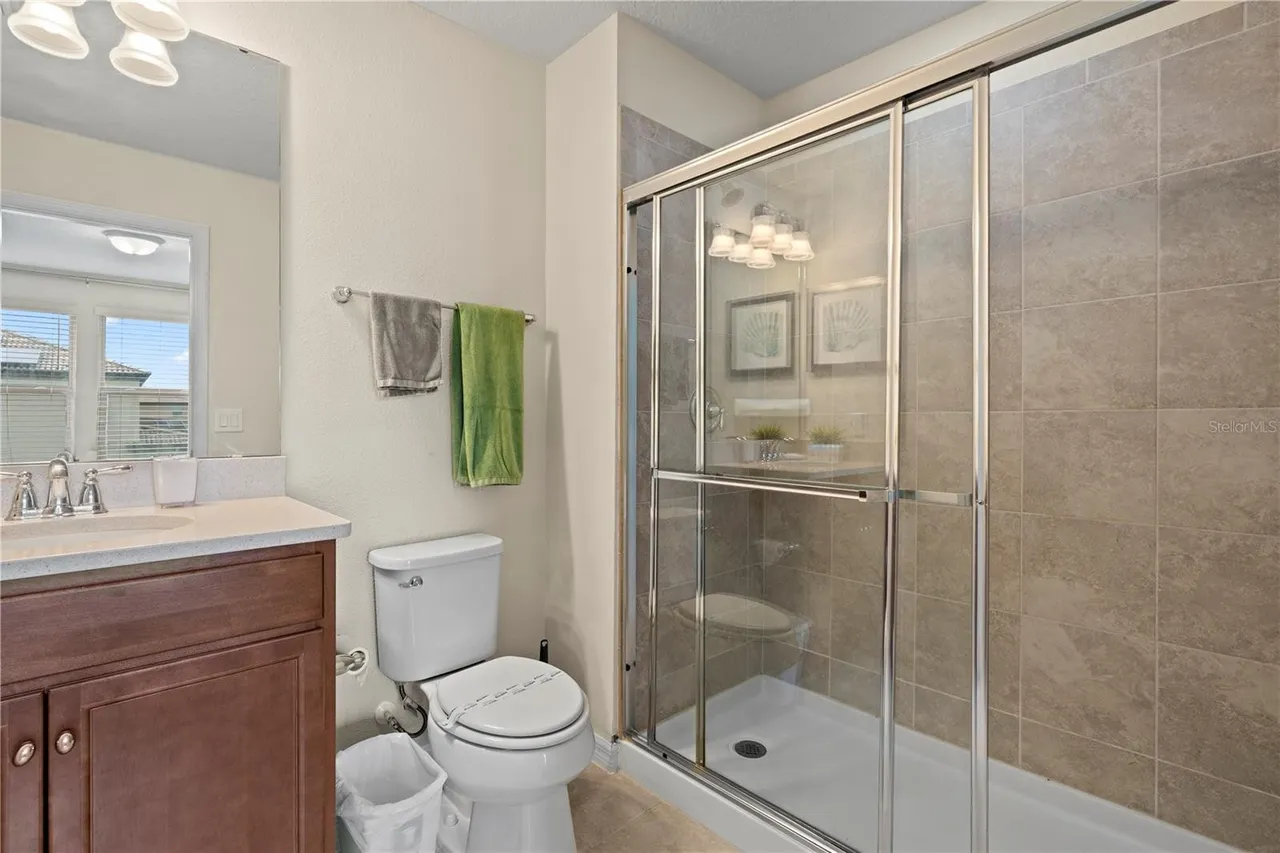 Slide show image of the Orlando Florida Home for Sale 17