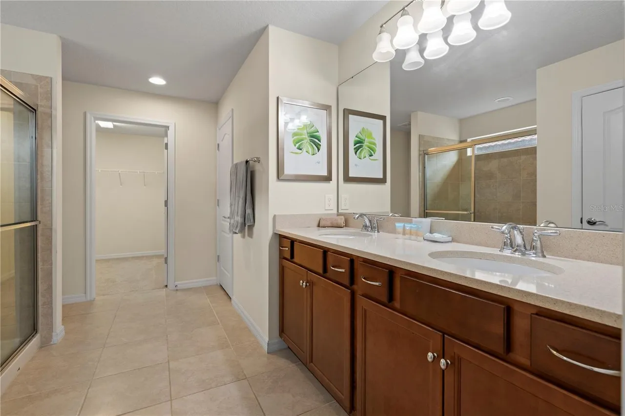 Slide show image of the Orlando Florida Home for Sale 22
