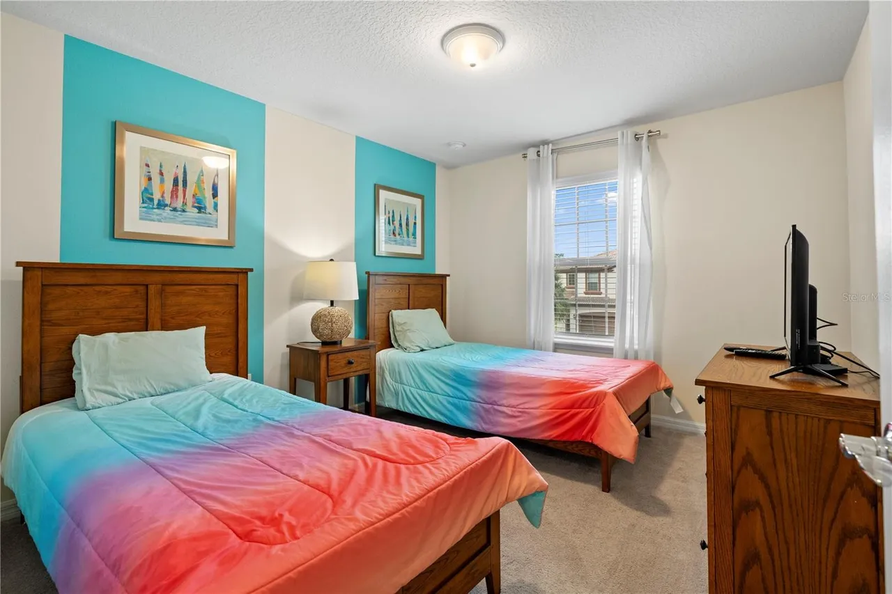 Slide show image of the Orlando Florida Home for Sale 27
