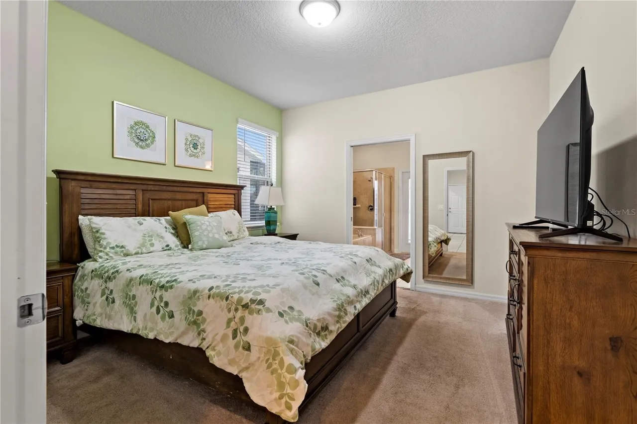 Slide show image of the Orlando Florida Home for Sale 29