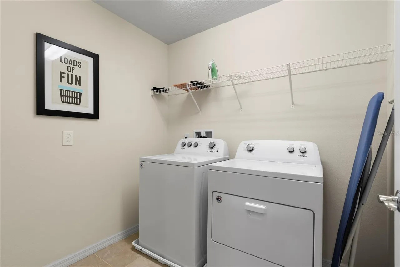 Slide show image of the Orlando Florida Home for Sale 32