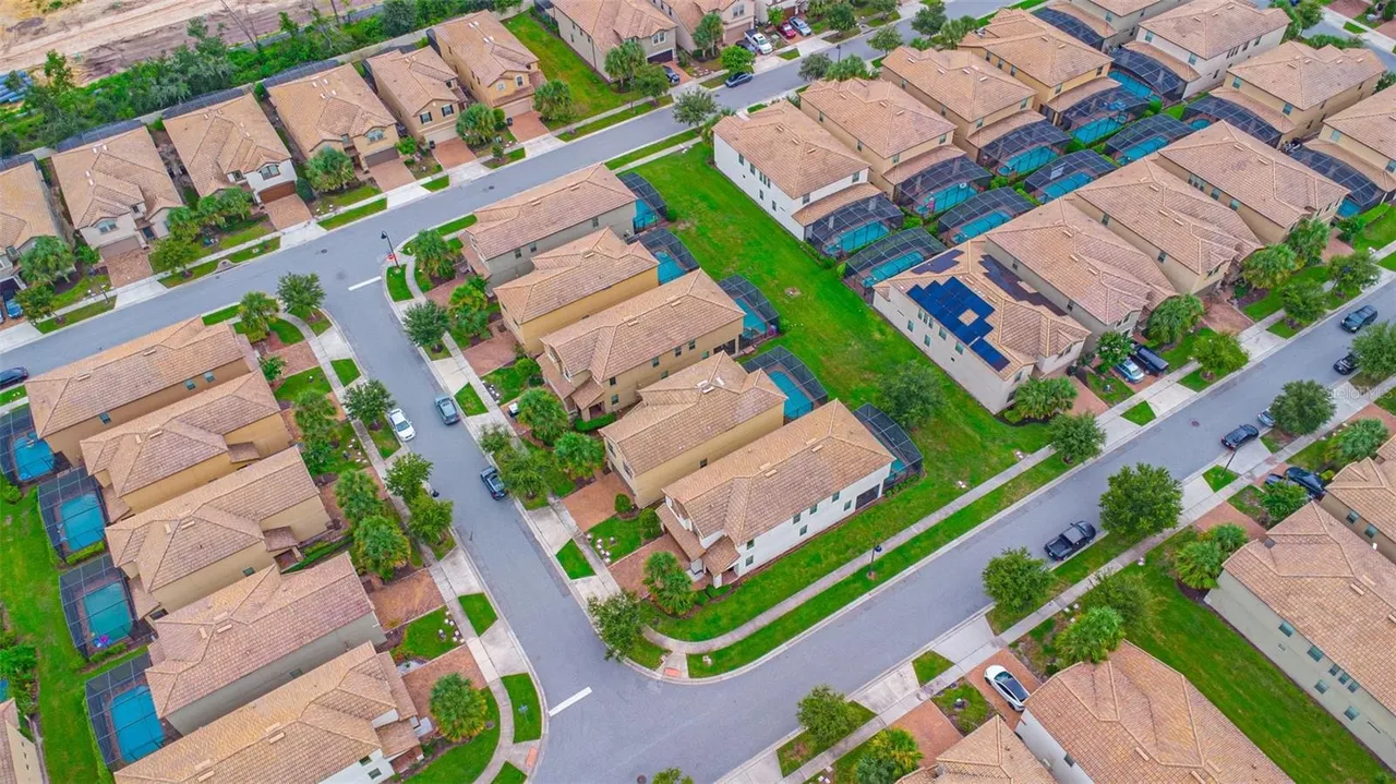 Slide show image of the Orlando Florida Home for Sale 40