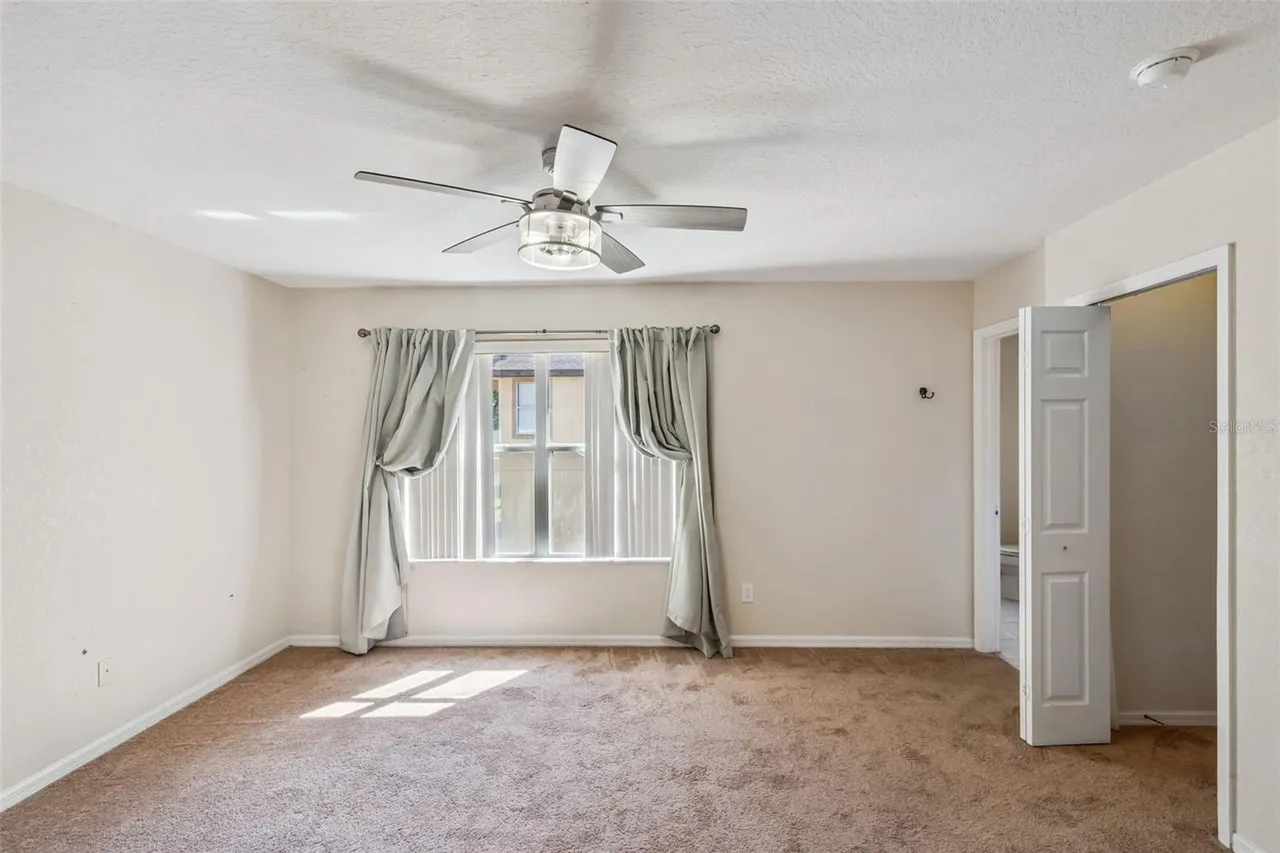 Slide show image of the Orlando Florida Home for Sale 09