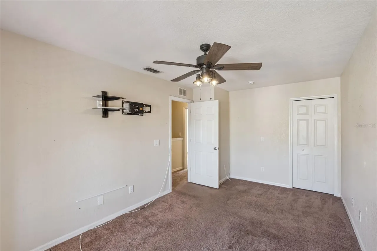 Slide show image of the Orlando Florida Home for Sale 10