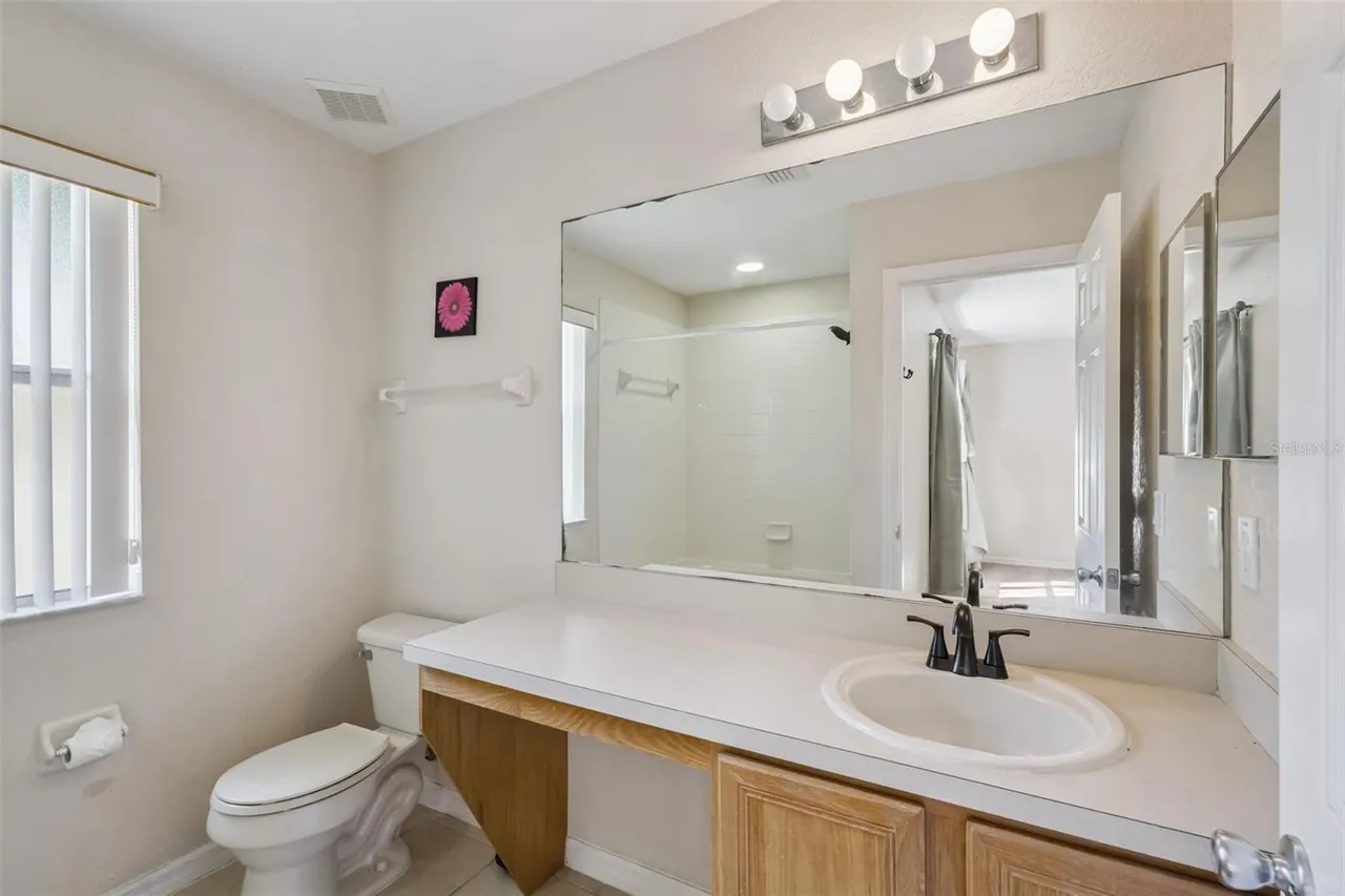 Slide show image of the Orlando Florida Home for Sale 17