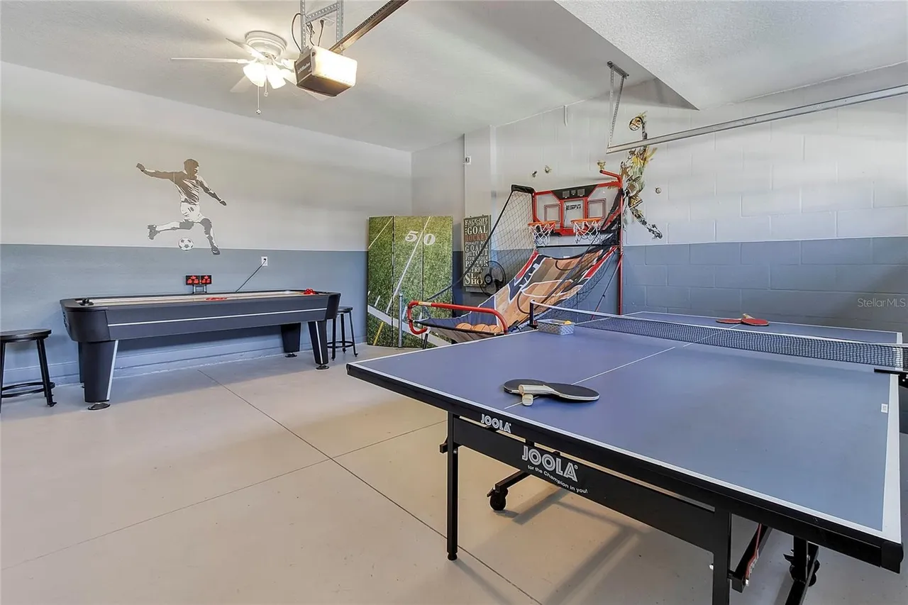 Slide show image of the Orlando Florida Home for Sale 22