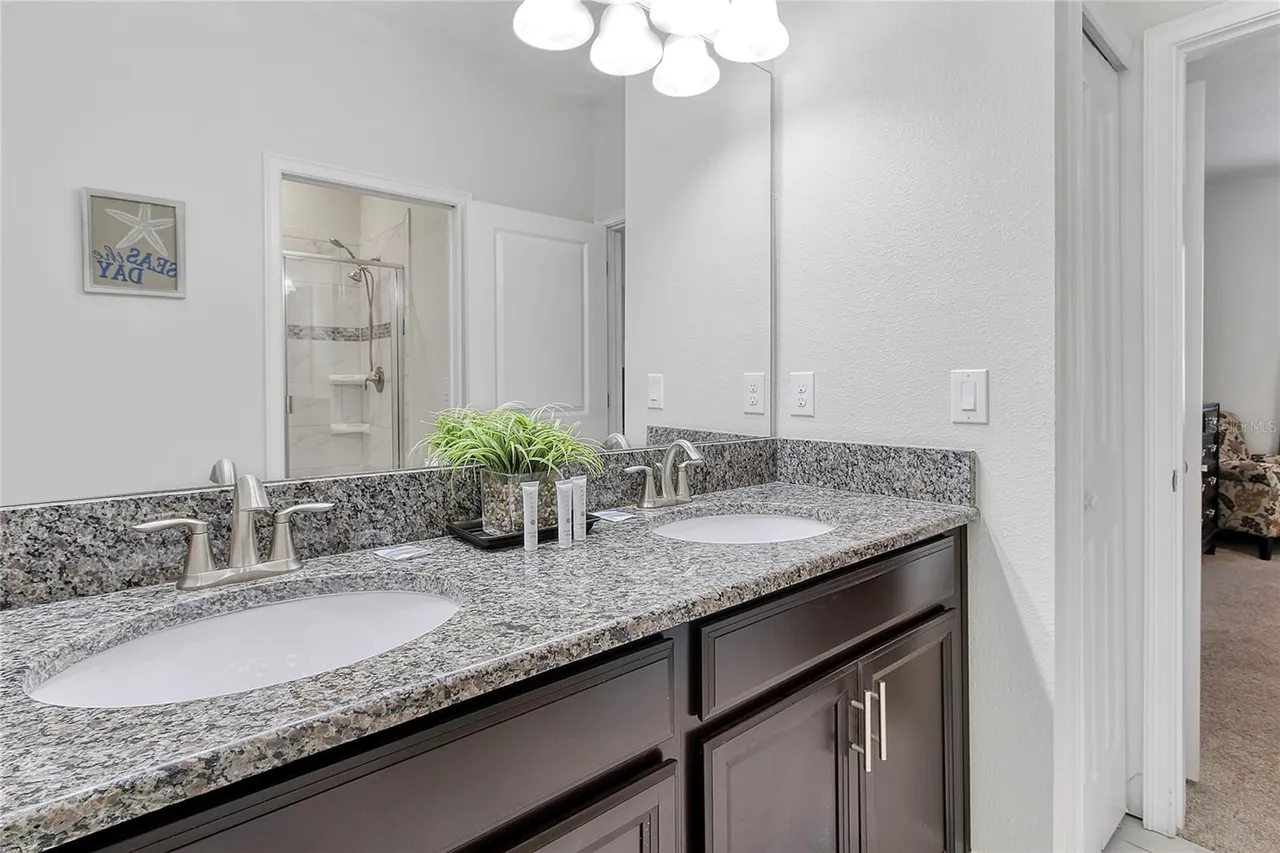Slide show image of the Orlando Florida Home for Sale 25